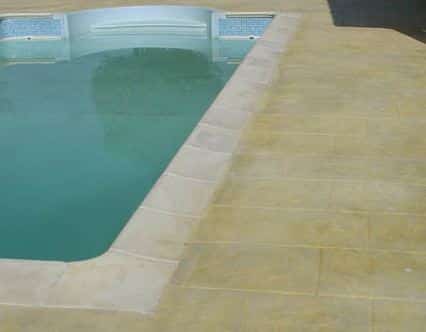 Béton décoratif pour votre plage de piscine